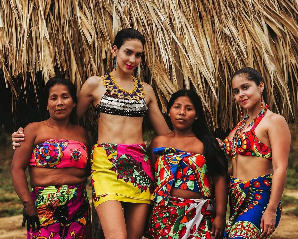 Mujeres de la comunidad Emberá Majé con vestimenta tradicional
